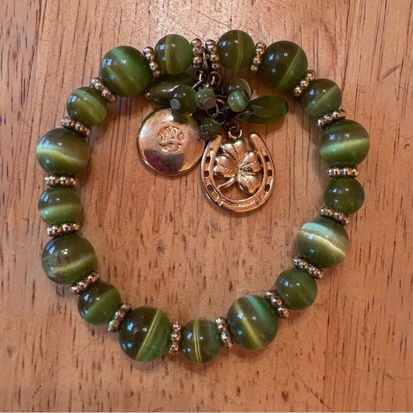 Green Beaded Bracelet with Gold Accents - Picture 2 of 4